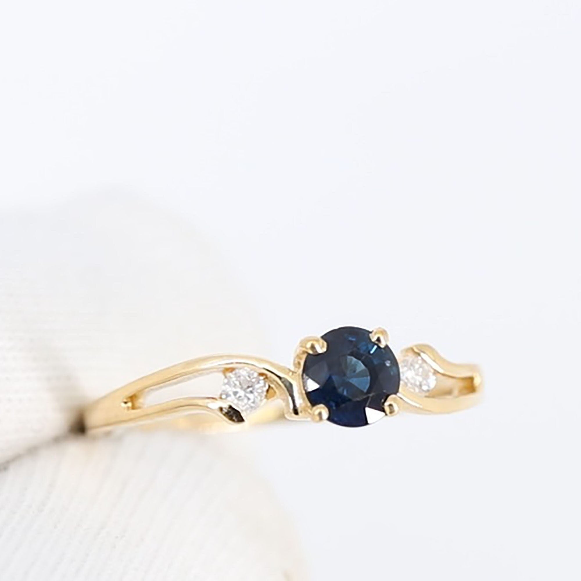 Sapphire Ring 14K Gold