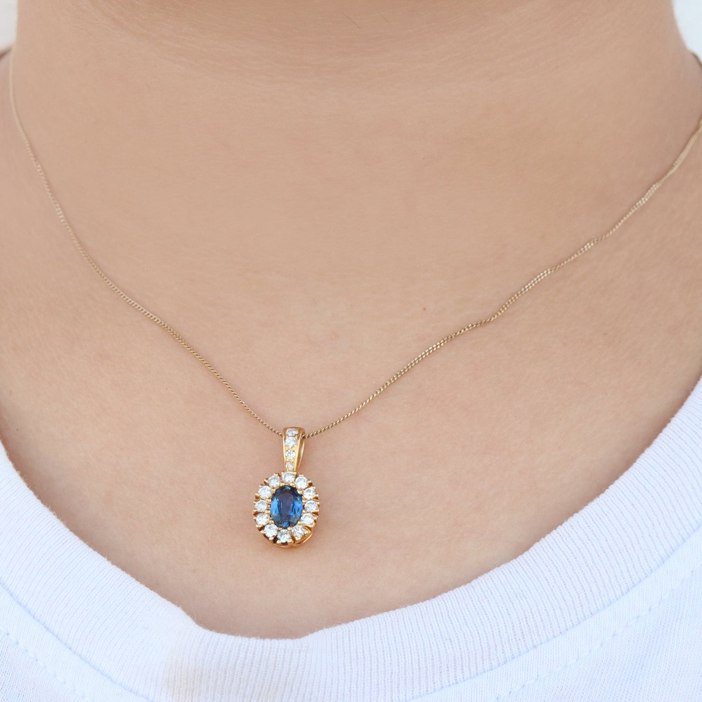 Blue Sapphire Pendant 18K Gold