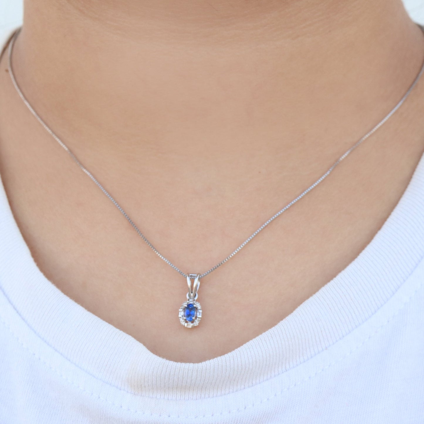 0.31 Oval Blue Sapphire Halo White Pendant 18K Gold