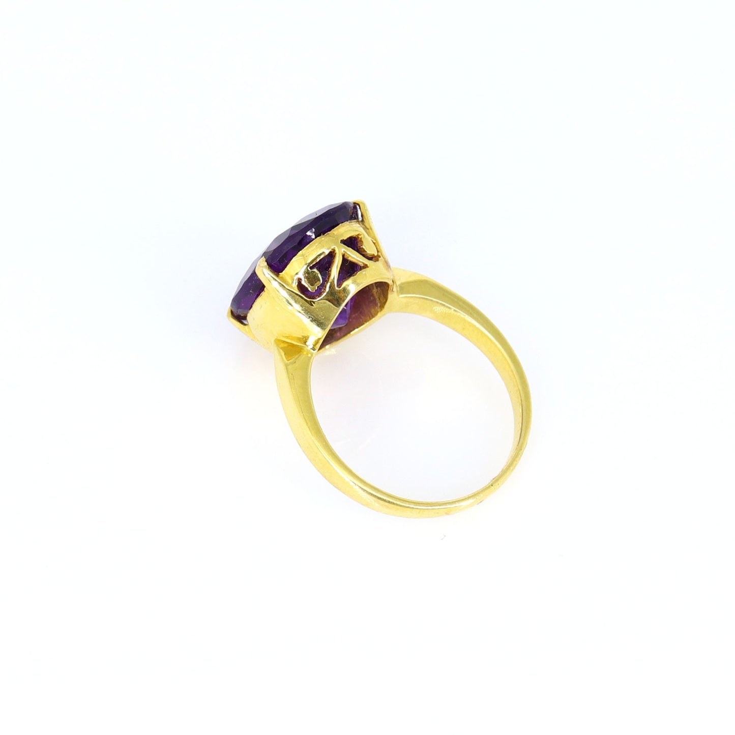 Solitaire Amethyst Ring 18K Gold