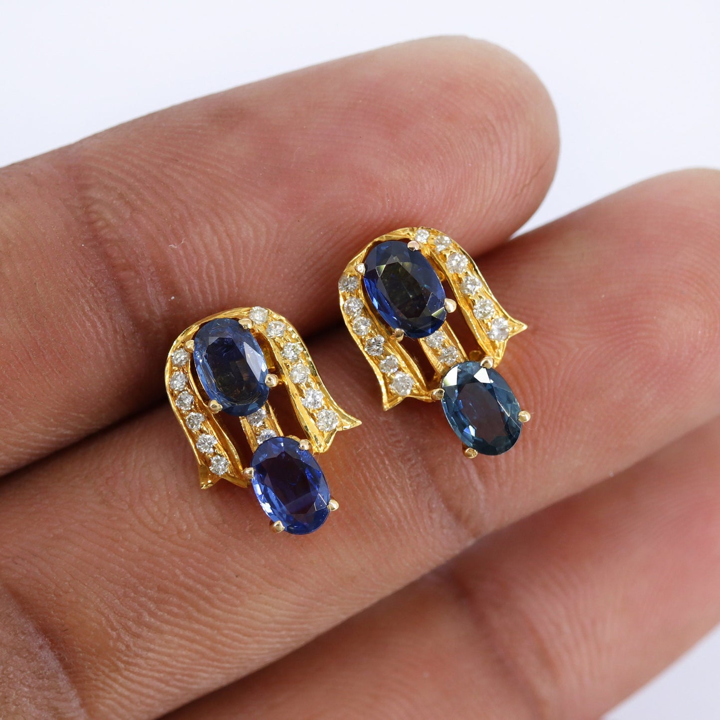 Yellow Studded Oval Cut Blue Sapphire Studs Top Quality Round Earring 18K Gold