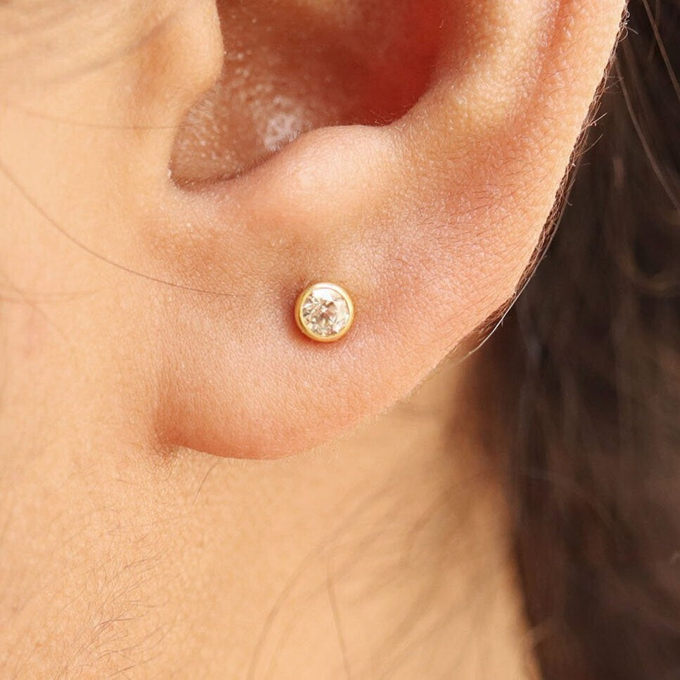 Yellow 4Mm Stud Earring 18K Gold