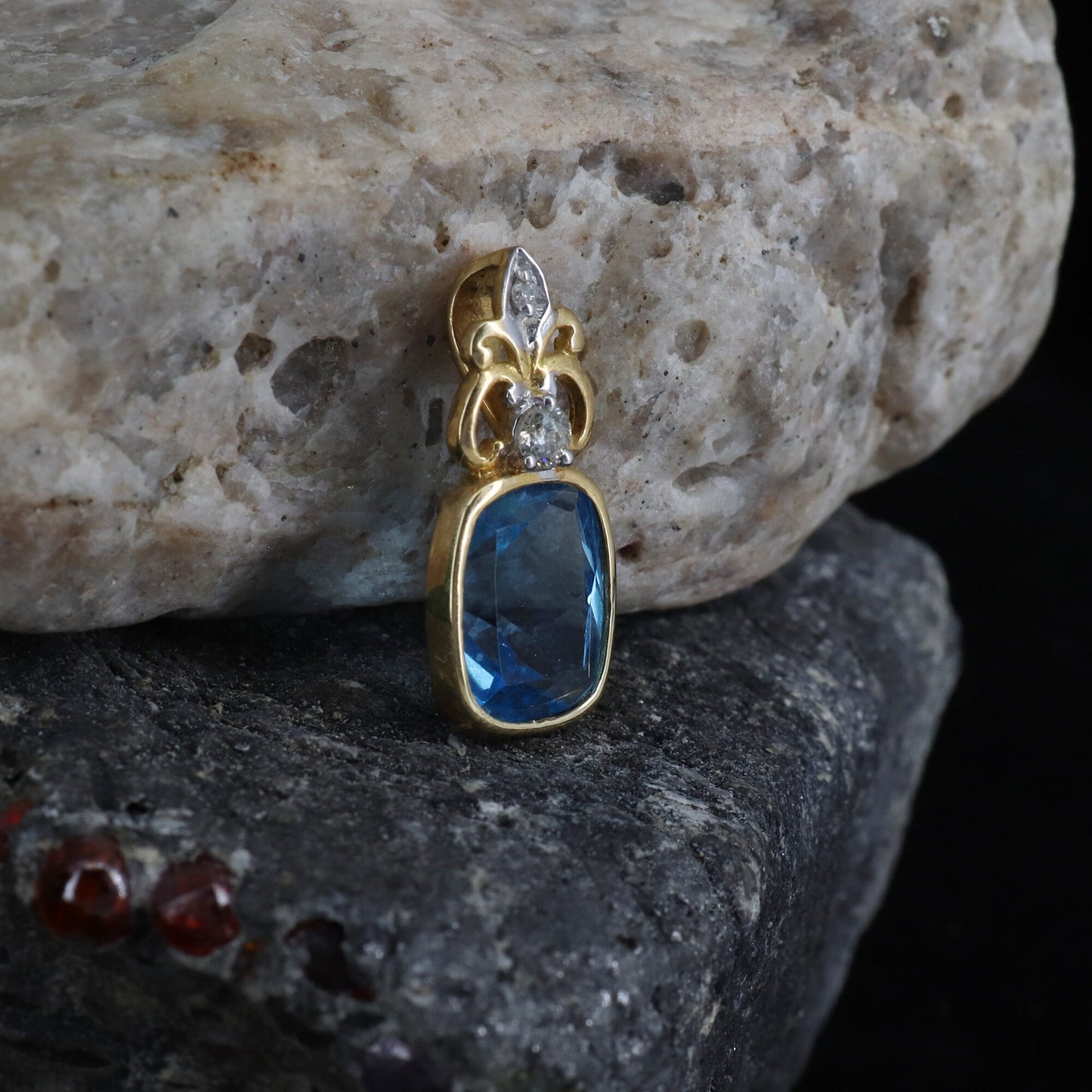 Blue Topaz & Pendant 14K Gold