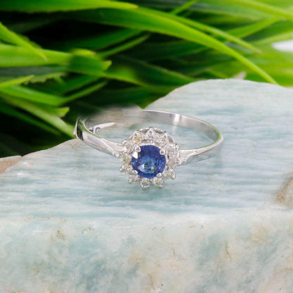 White Elegant Ring 18K Gold