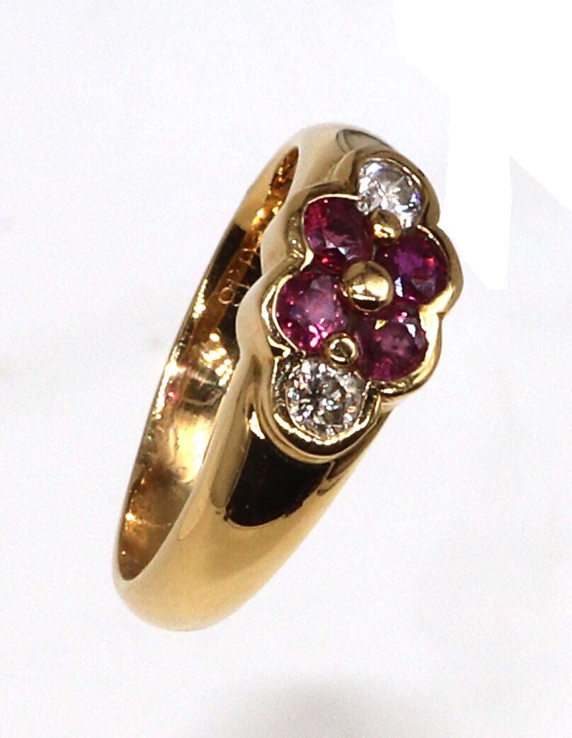 Beautiful Ring 18K Gold