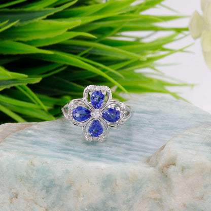 White Flower Design Sapphire Ring 18K Gold