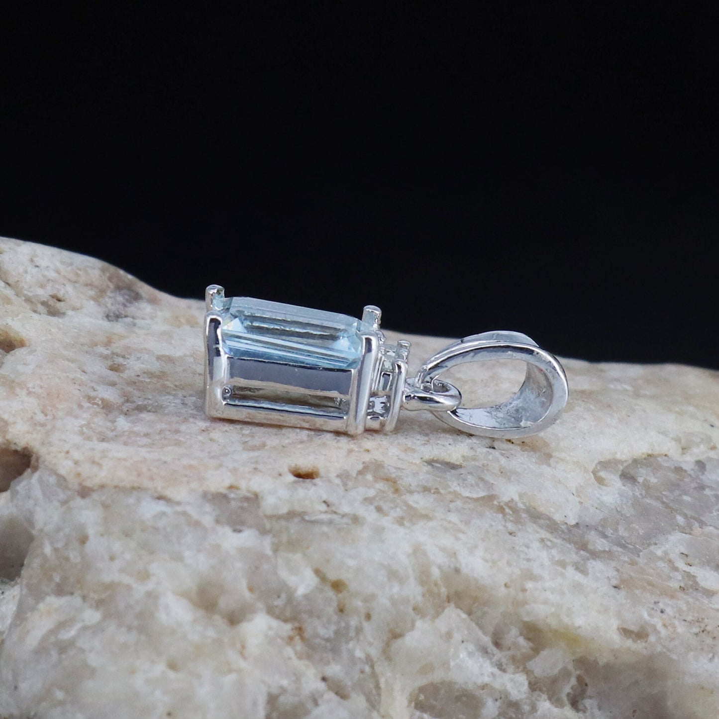 Handmade Jewellery White Aquamarine Pendant 14K Gold