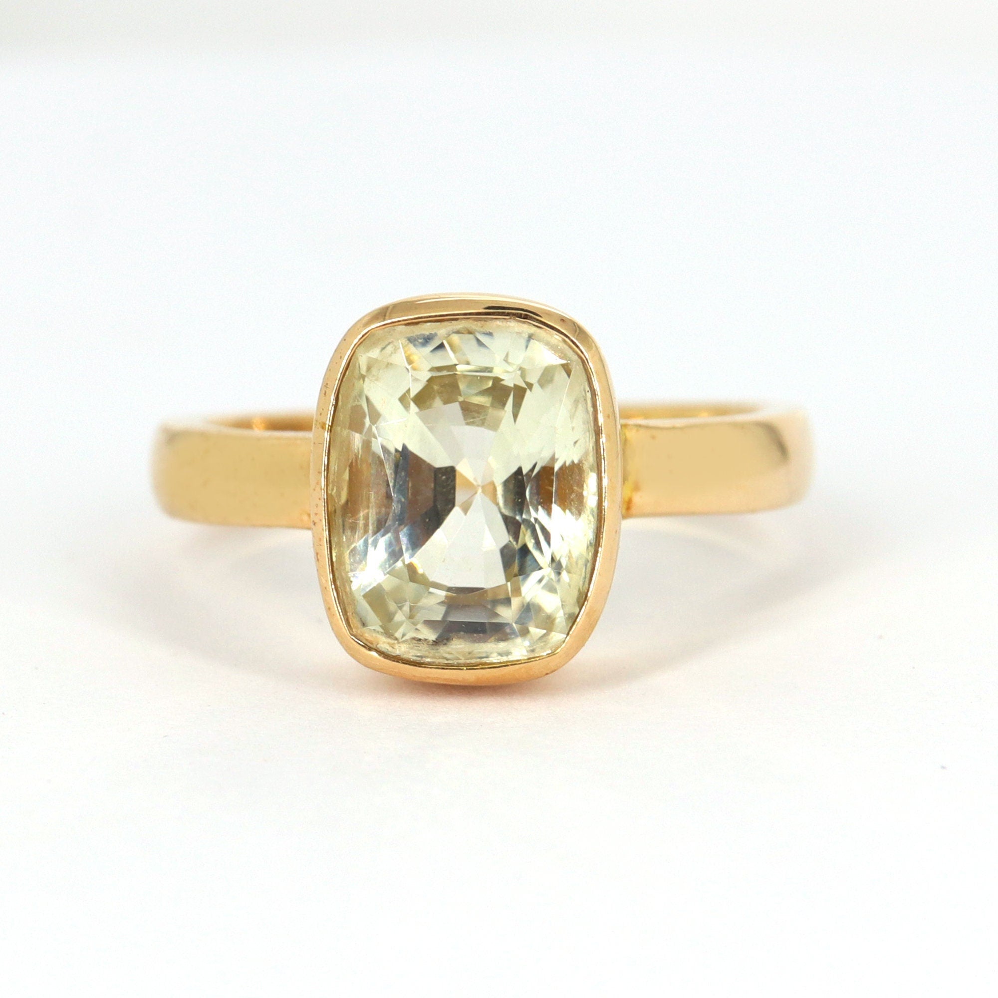 Radiant Cut Sapphire Unisex Ring 18K Gold