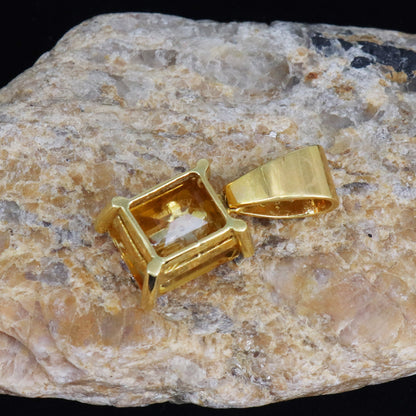 Unique Pendant 18K Gold
