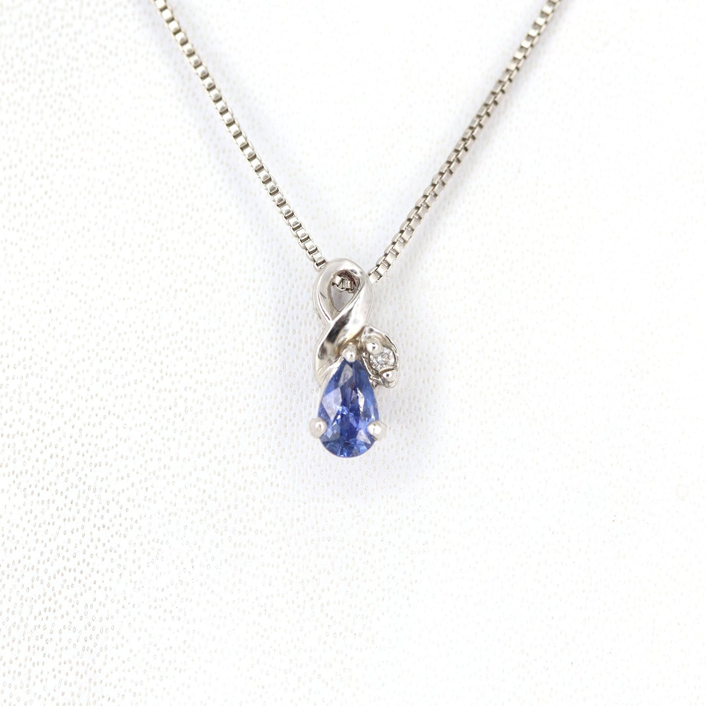 Dainty Blue Sapphire Pendant Gold