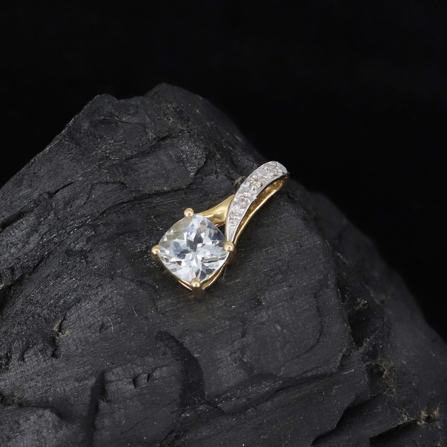Dainty Pendant 14K Gold