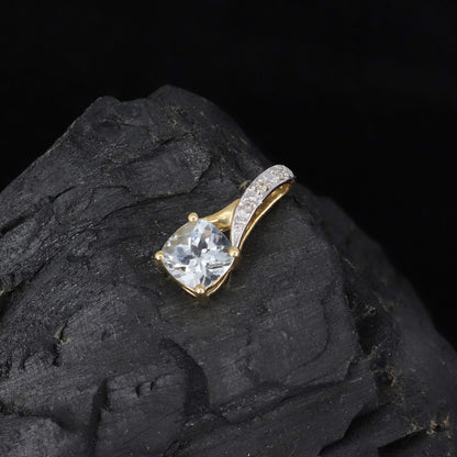 Dainty Pendant 14K Gold