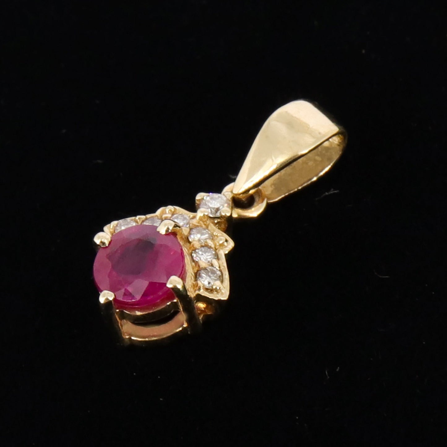 Minimalist Jewelry Ruby & Jewellery Ruby Pendant 18K Gold