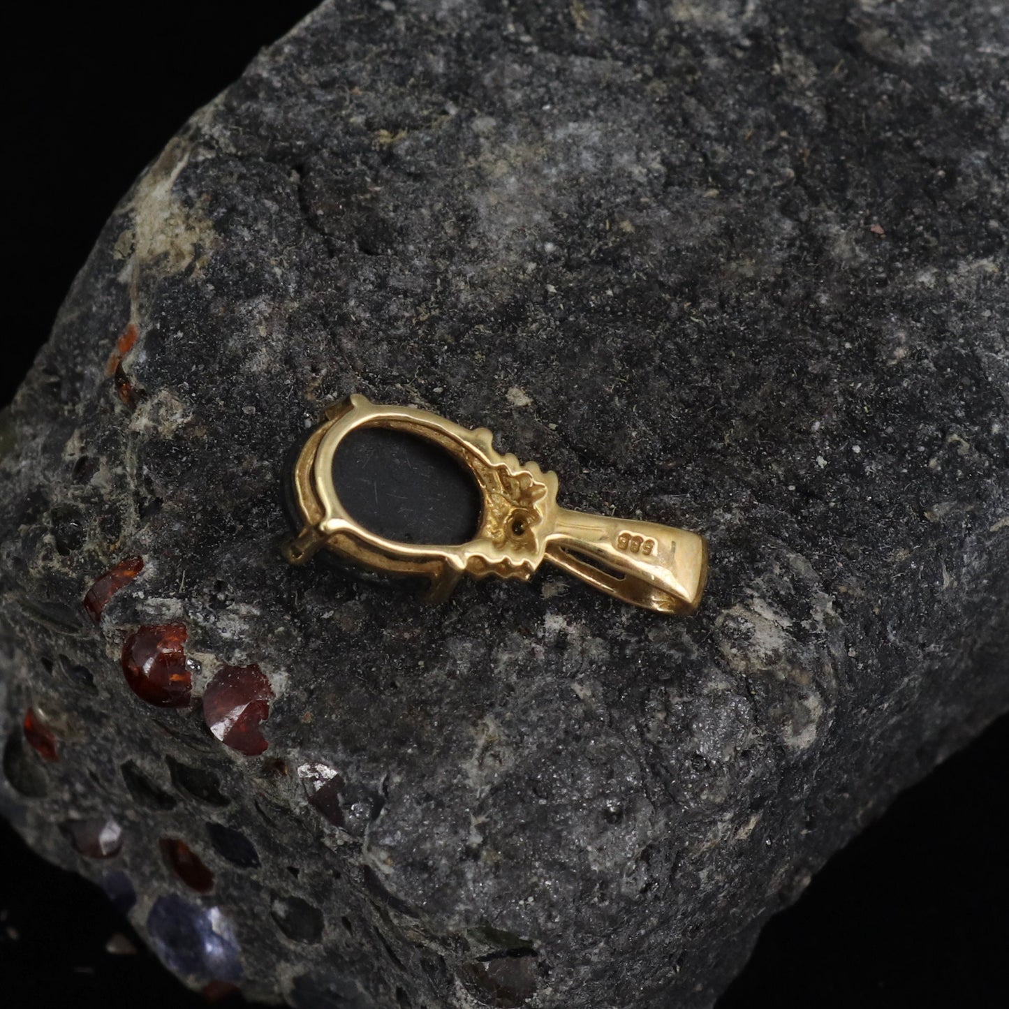 Dainty Pendant 14K Gold