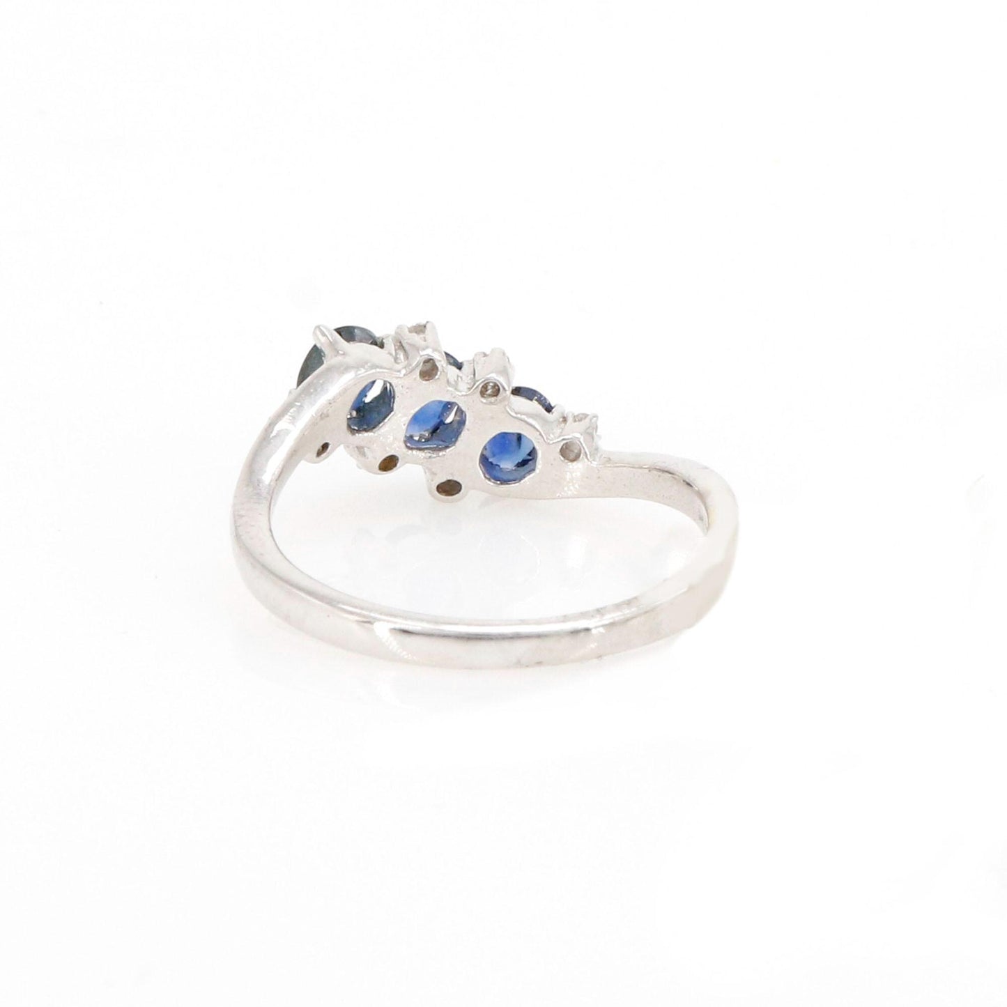 White Beautiful Ring 18K Gold