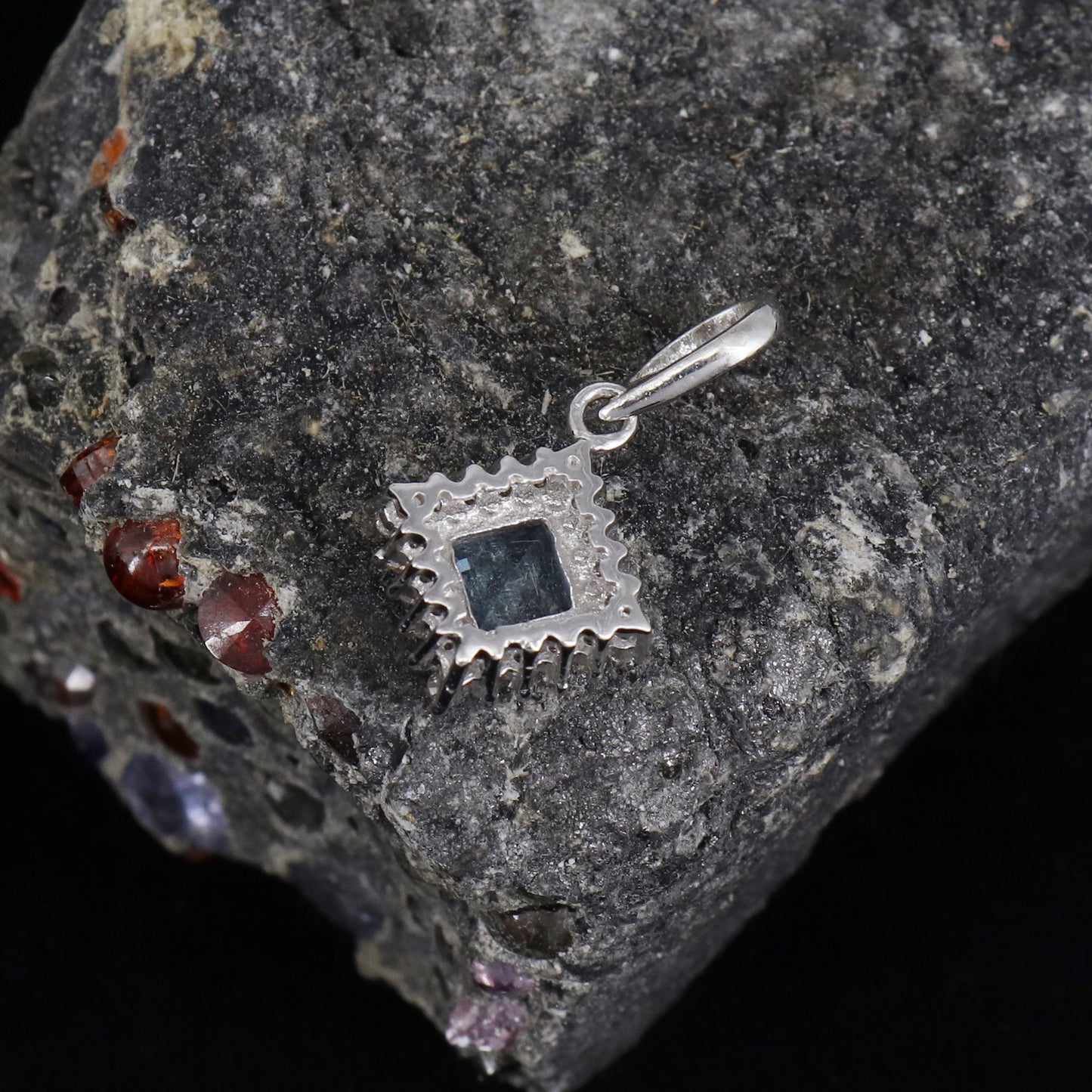 Cluster Pendant 14K Gold