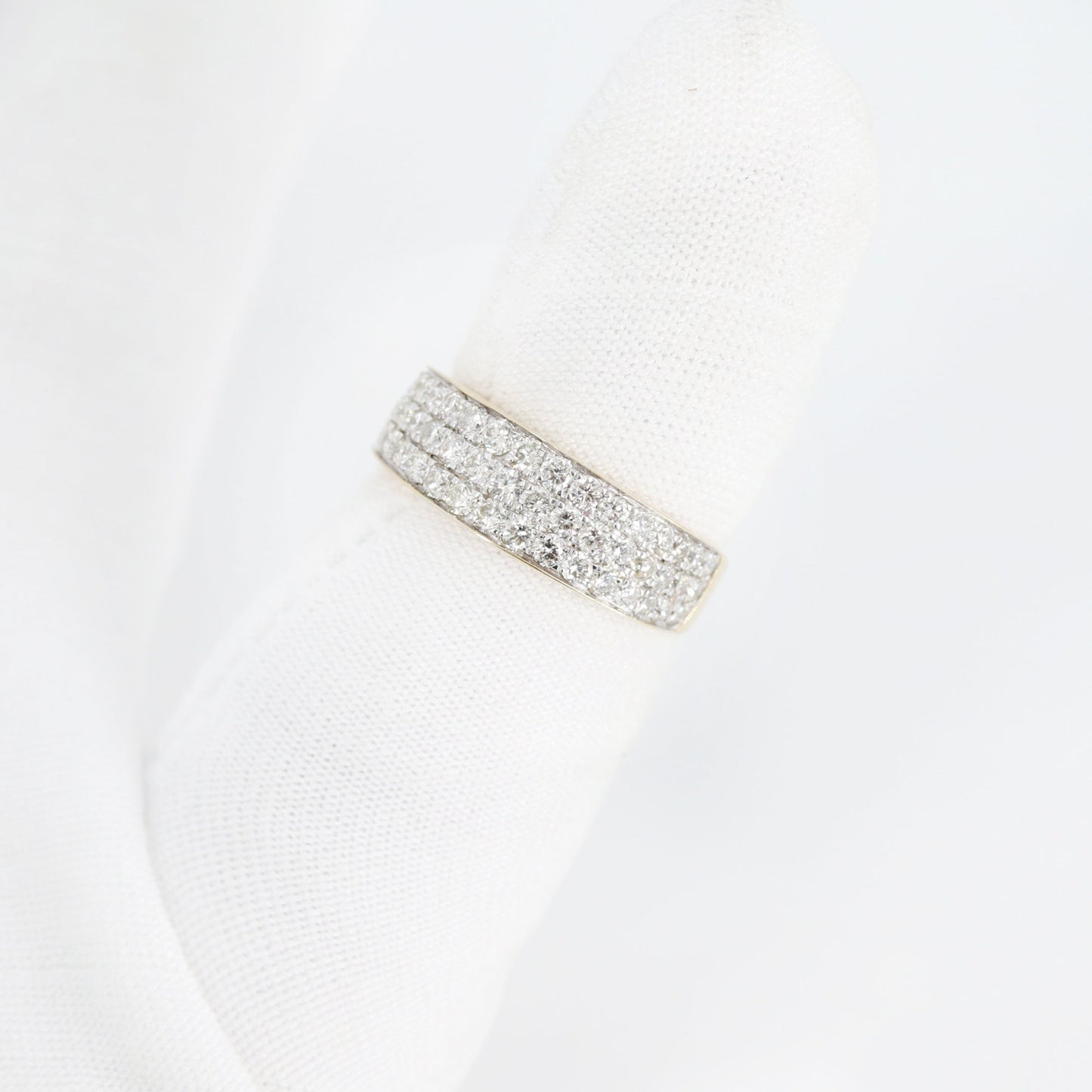 Round Cut Eternity Ring 18K Gold