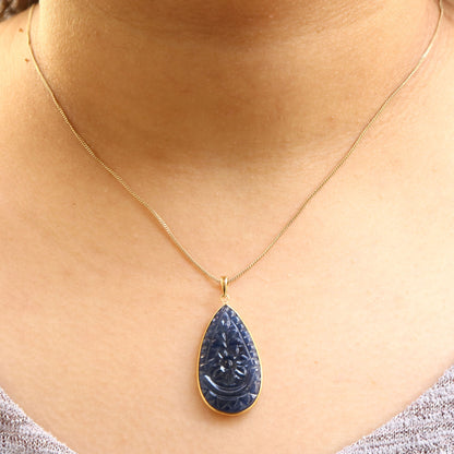 Blue Sapphire Carving Jewelry Women Sapphire Pendant 18K Gold