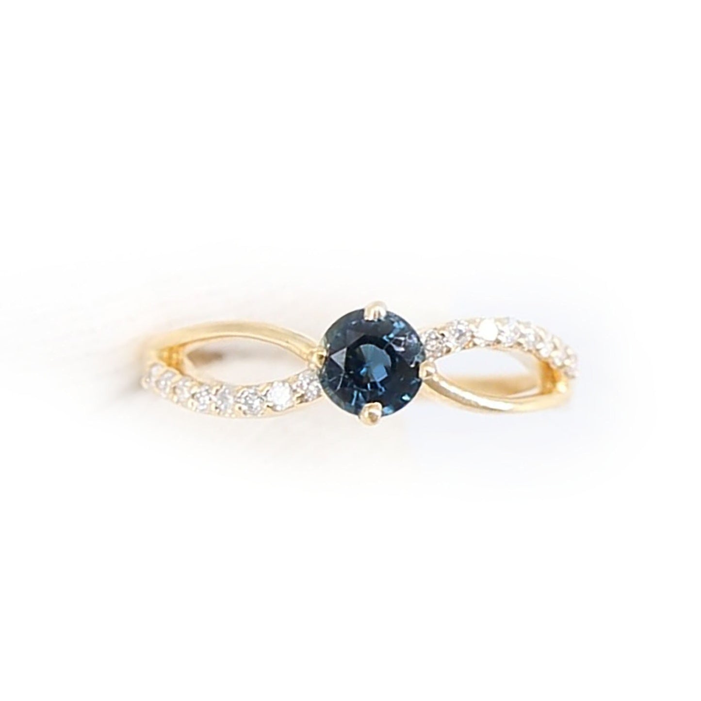 Beautiful Ring 14K Gold