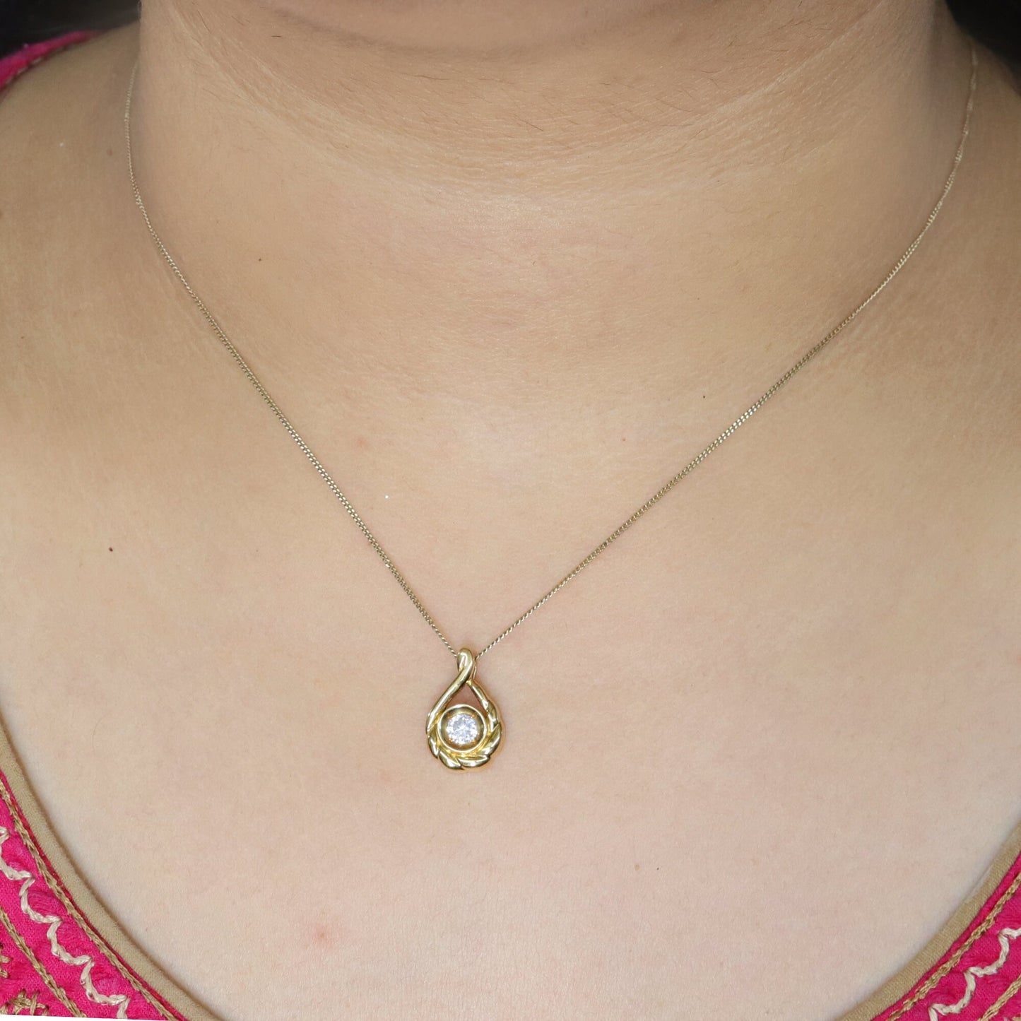 Petite Round Charm Pendant 18K Gold