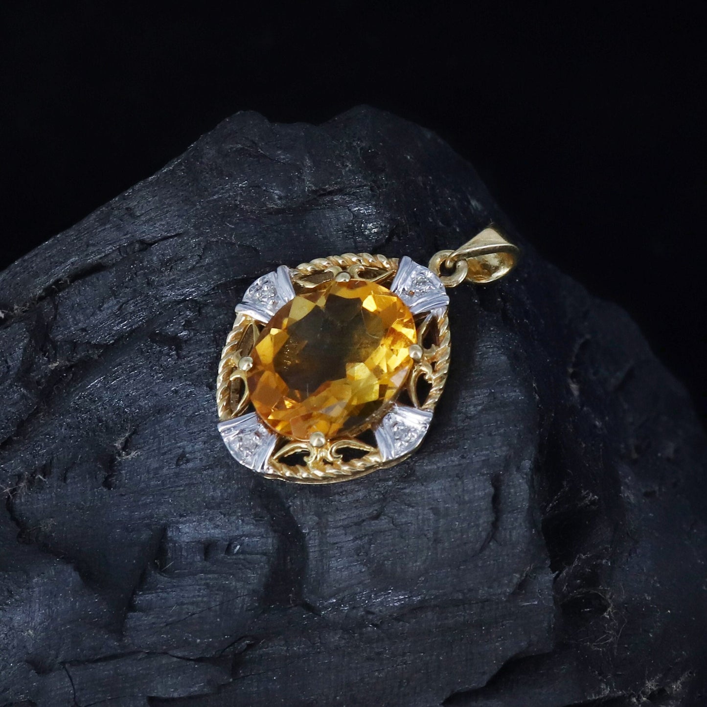 November Pendant 14K Gold