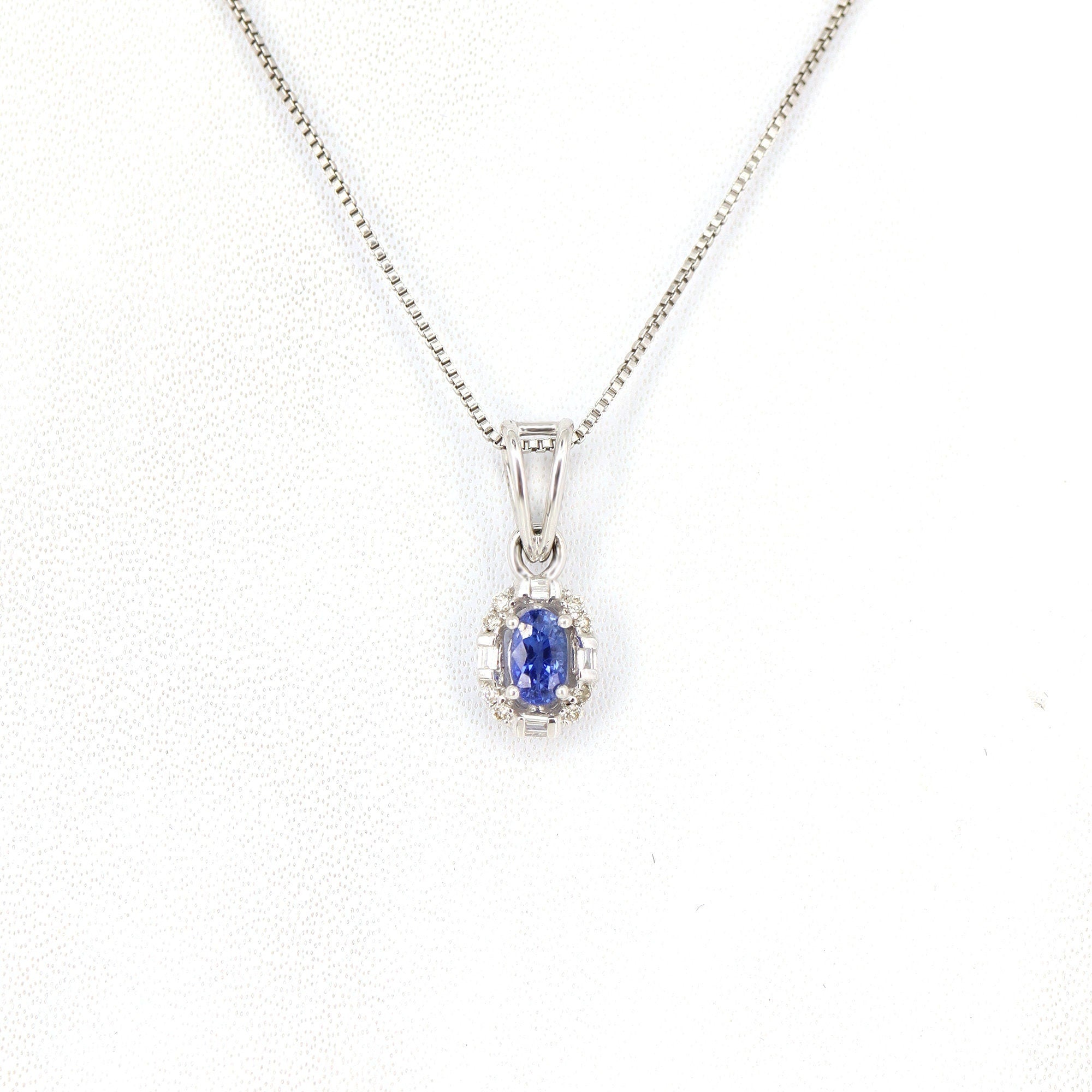 0.31 Oval Blue Sapphire Halo White Pendant 18K Gold