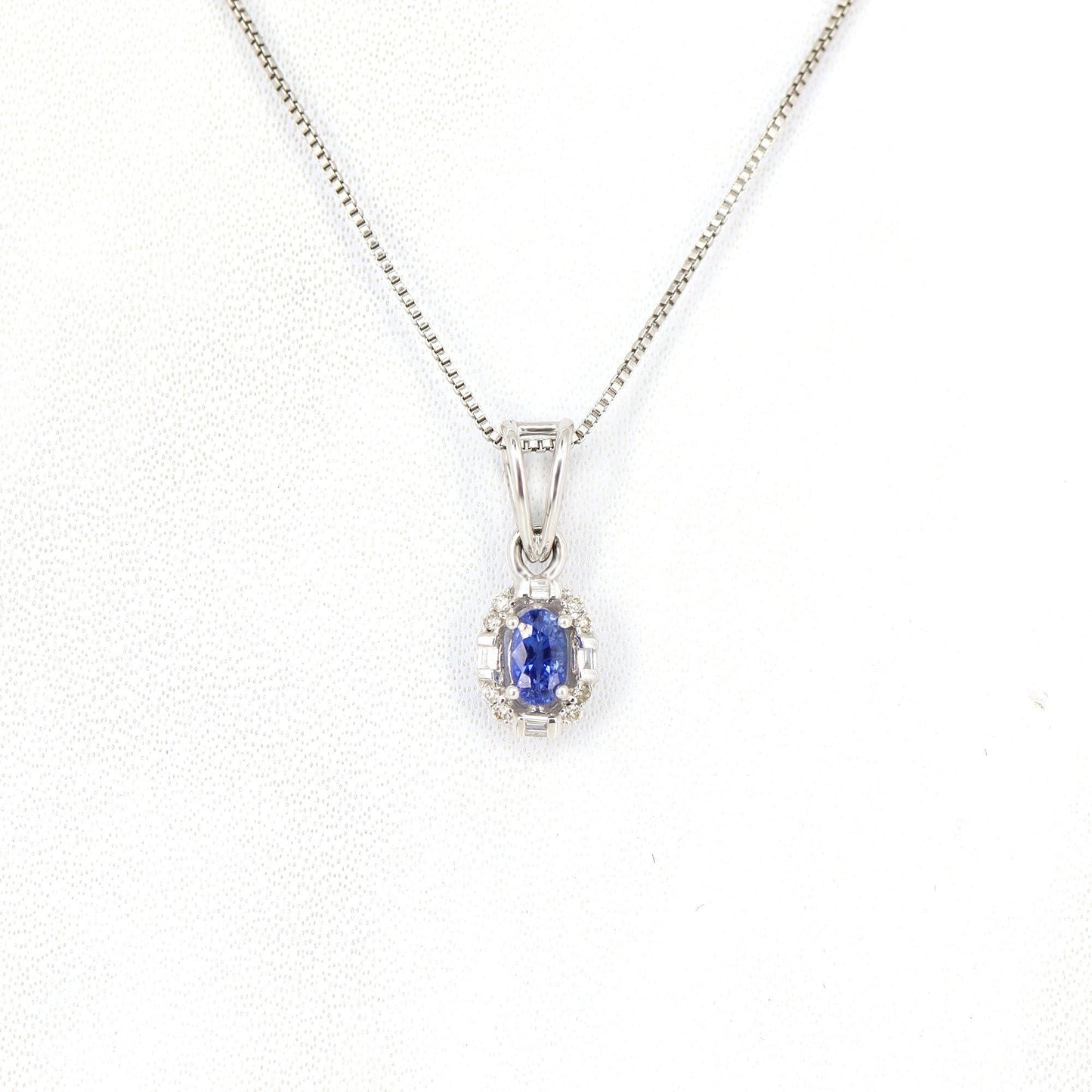 0.31 Oval Blue Sapphire Halo White Pendant 18K Gold