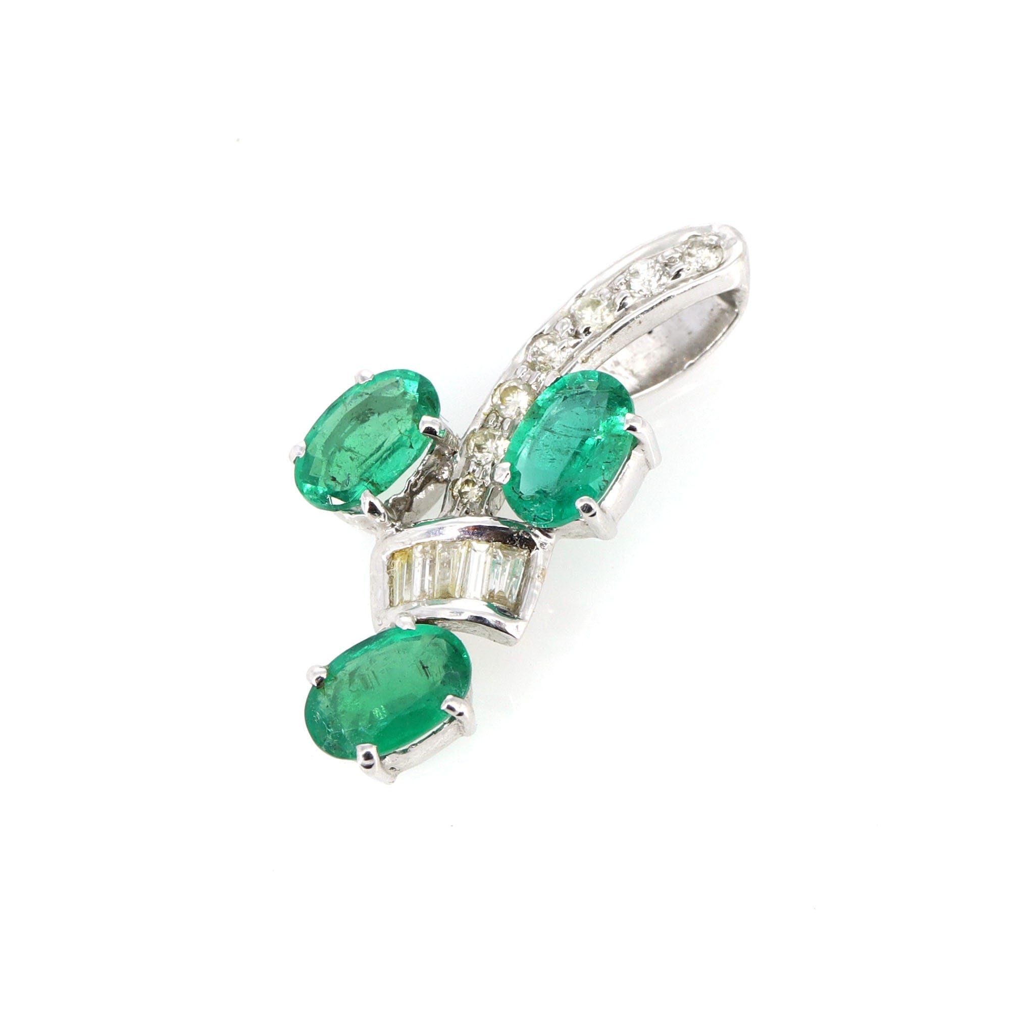 White Pendant 18K Gold