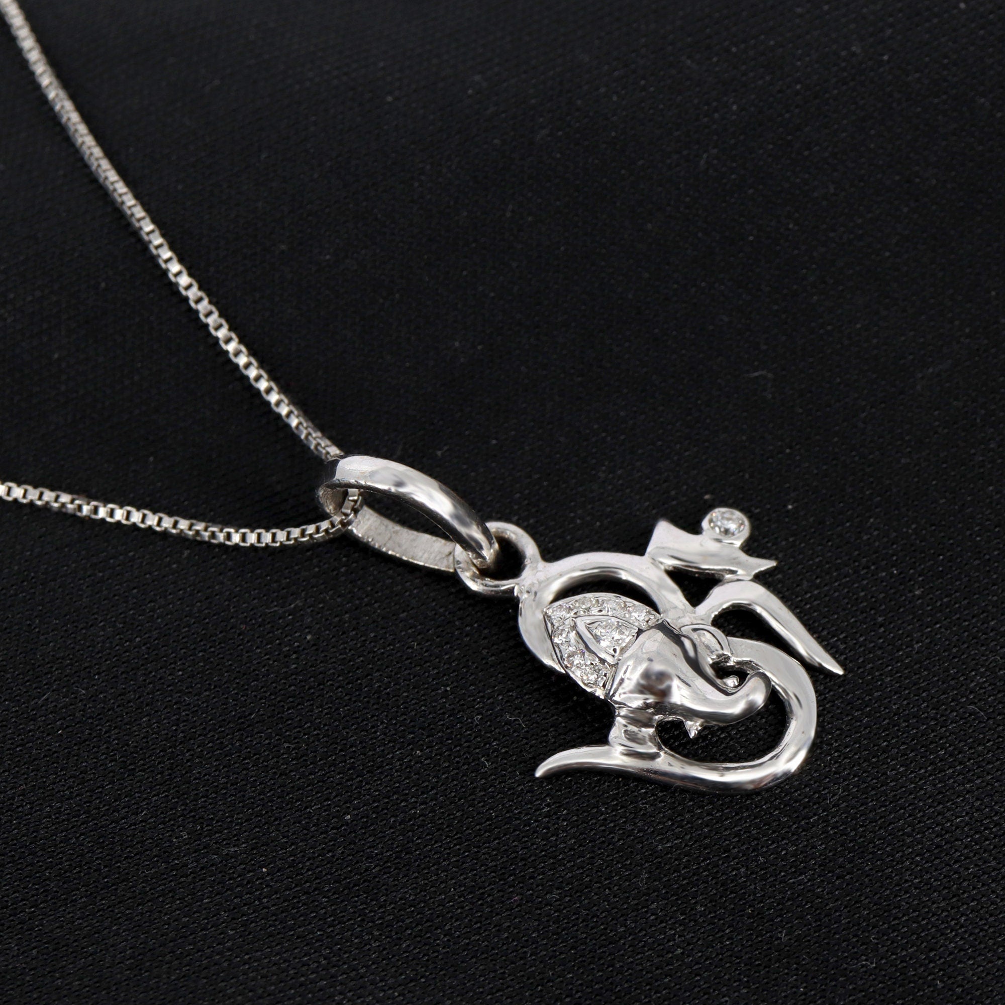 White Pendant 18K Gold
