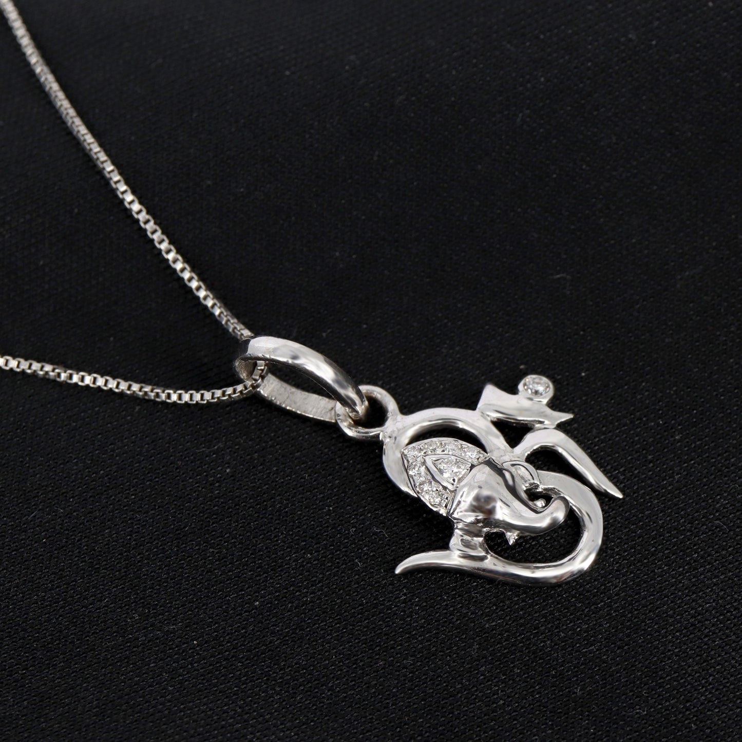White Pendant 18K Gold