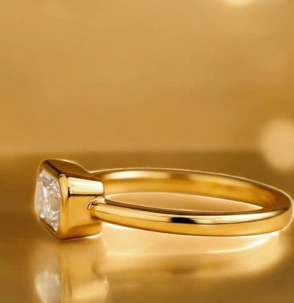 Radiant Cut Engagement Ring Gold