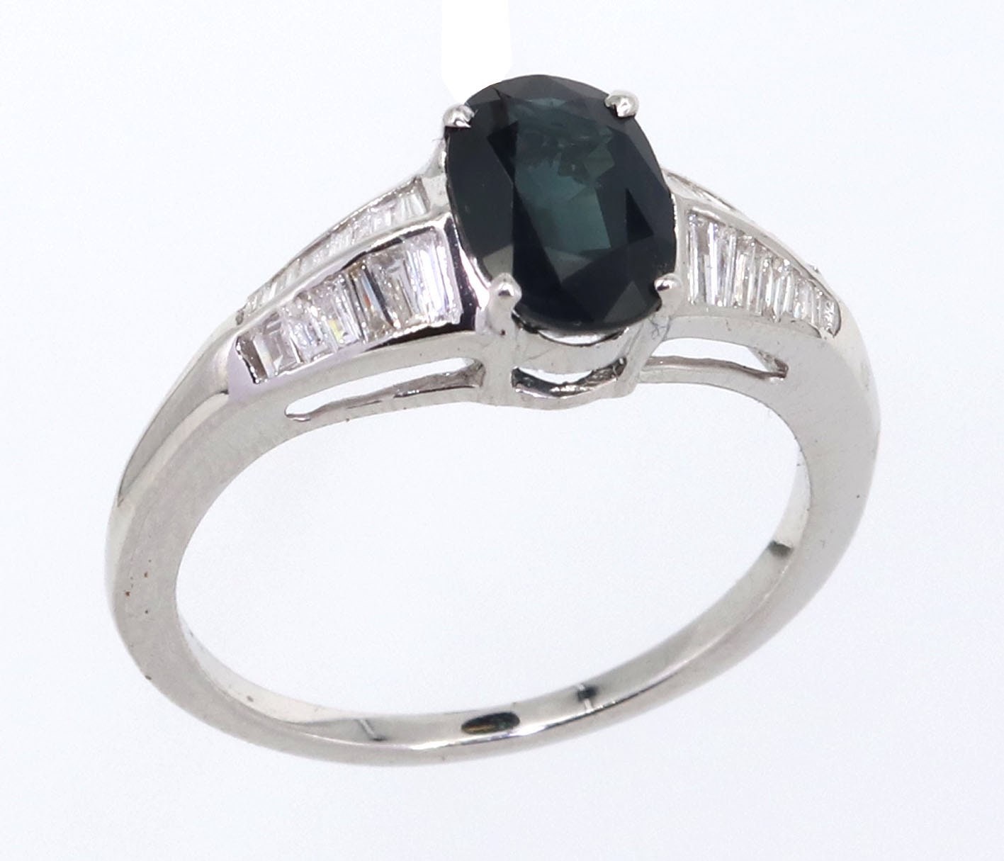 White Beautiful Ring 18K Gold