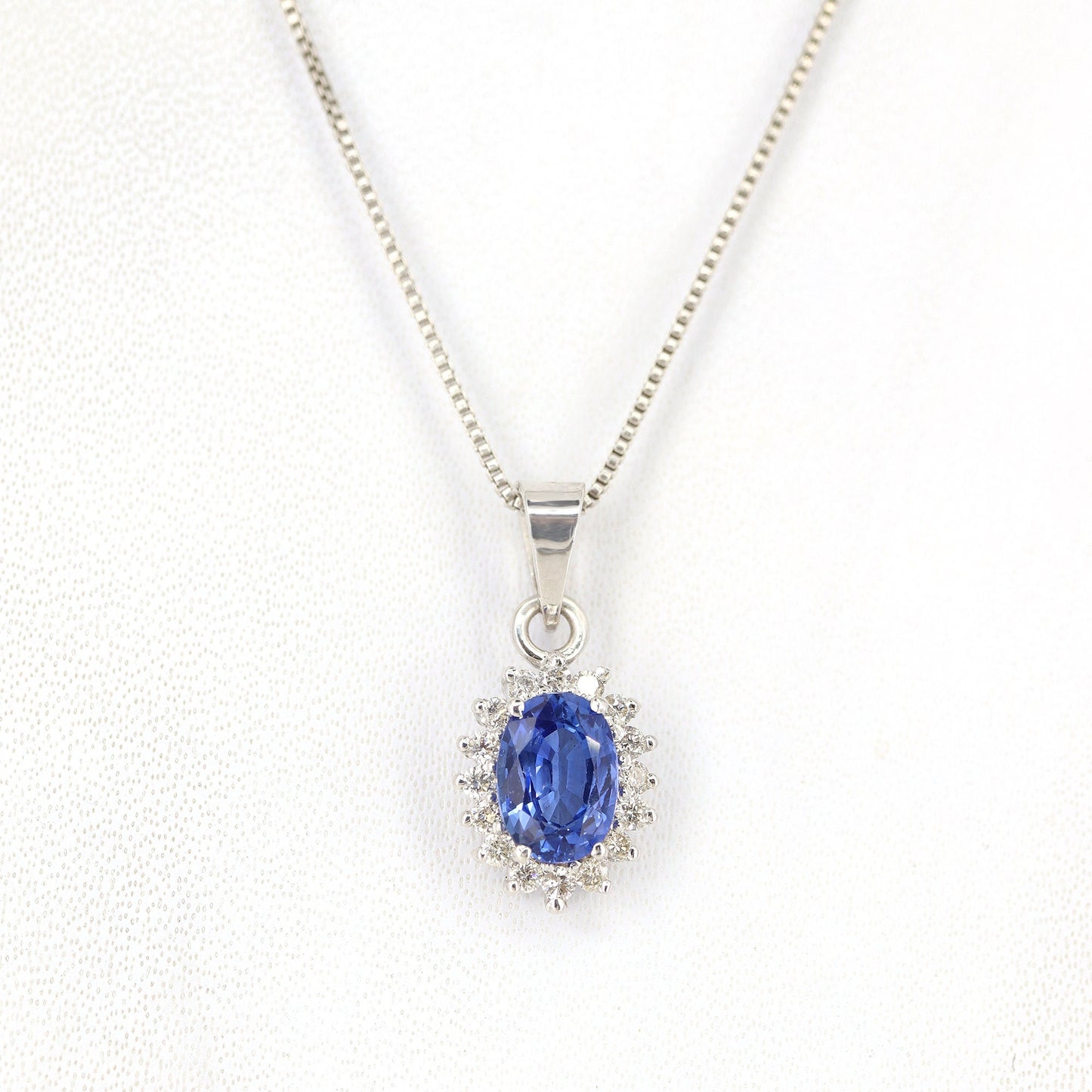 Sapphire Pendant 18K Gold