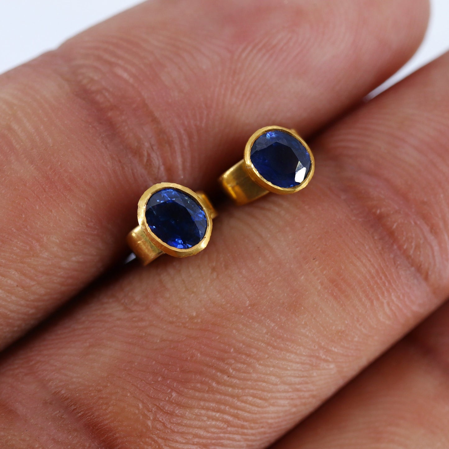 6Mm Top Quality Nice Dark Blue Sapphire Yellow Oval Cut Sapphire Earring 14K Gold