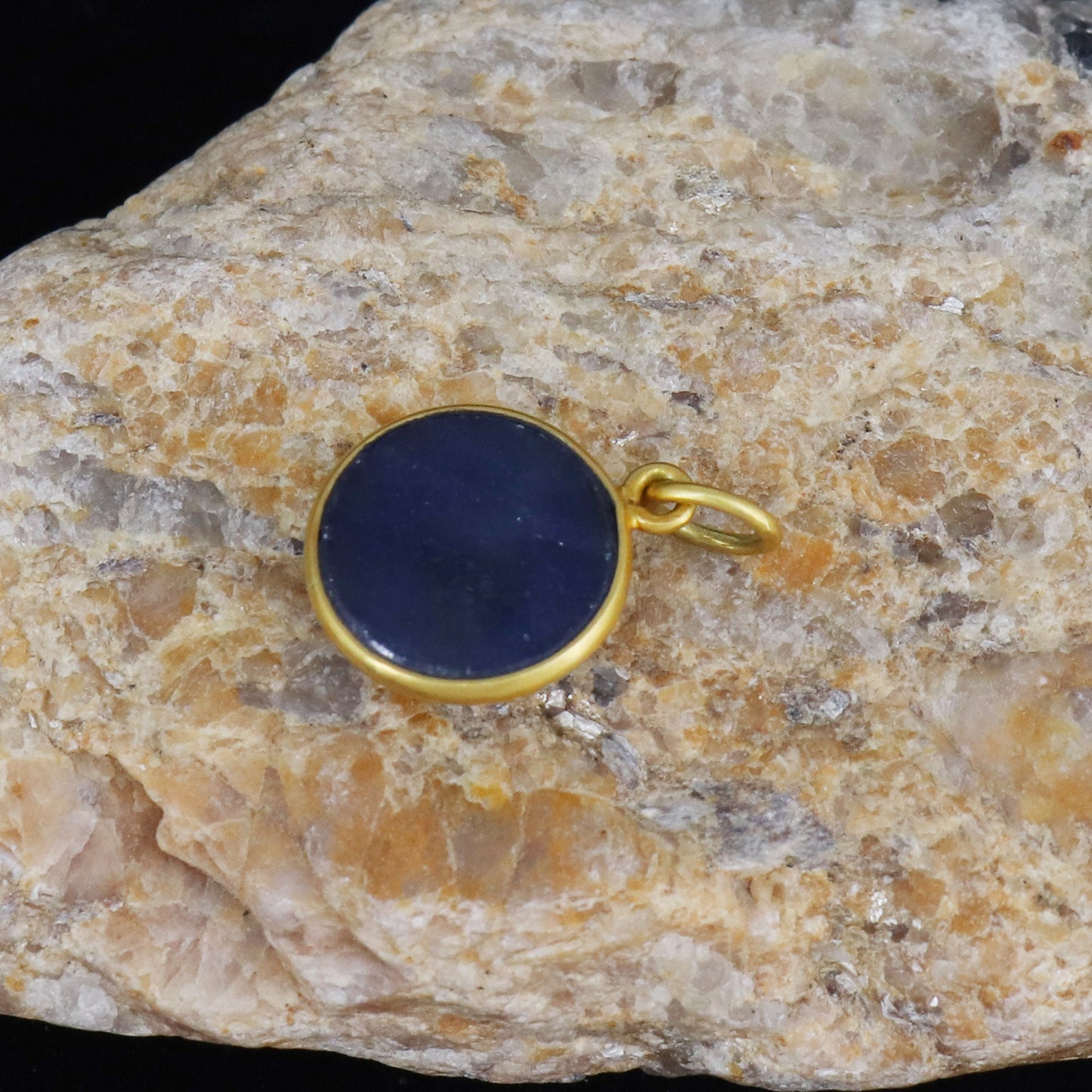 Rose Cut Blue Sapphire Necklace 18K Gold