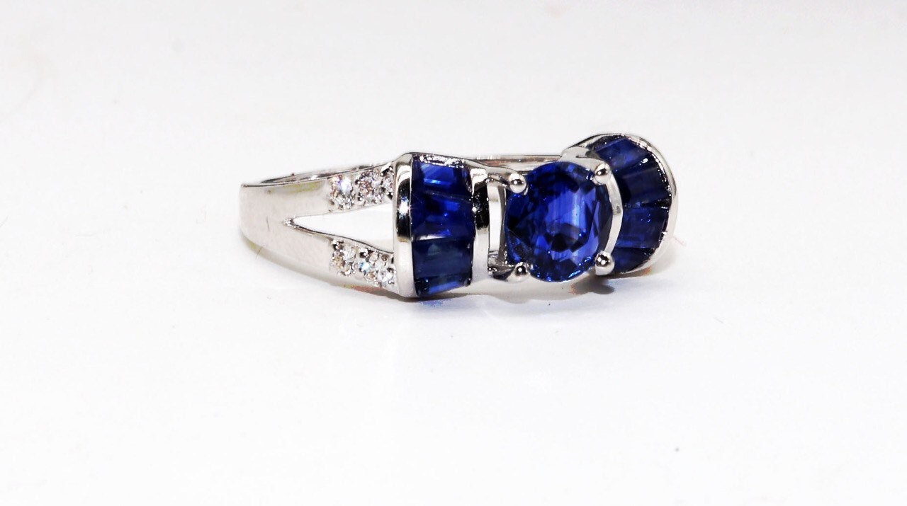 White Beautiful Ring 18K Gold