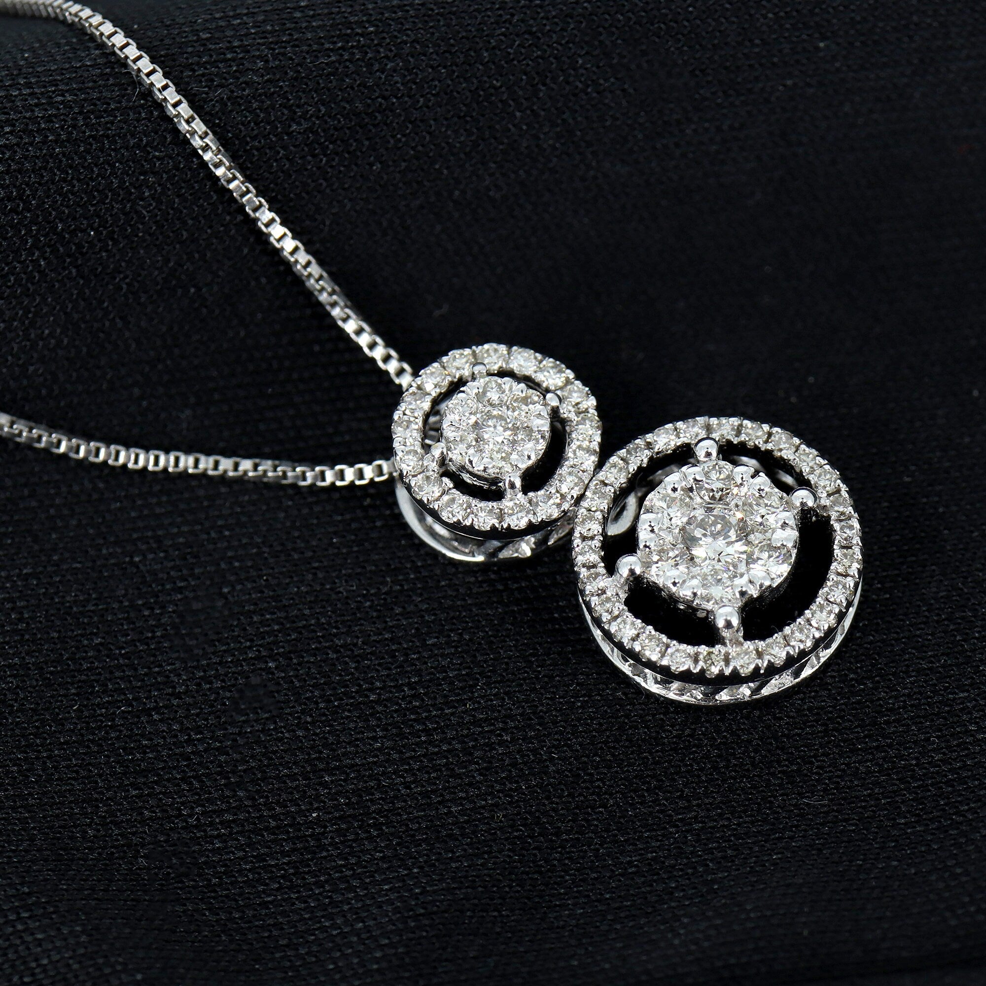 18Kt White Round Halo Pendant Gold