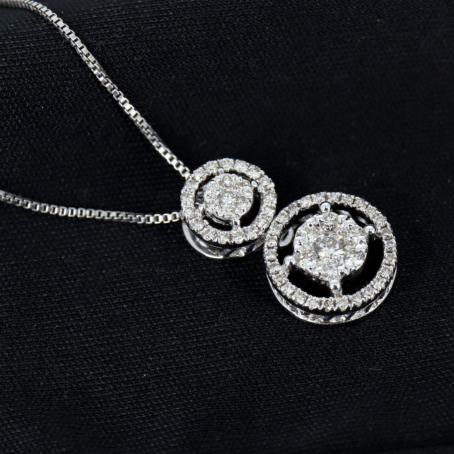 18Kt White Round Halo Pendant Gold