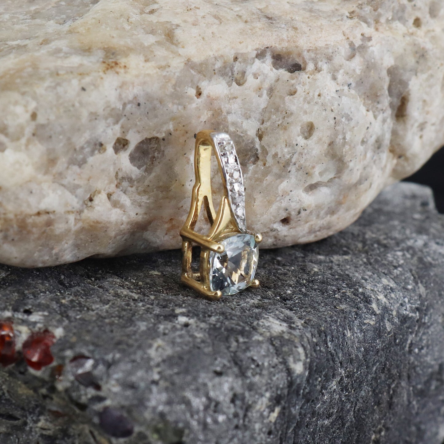 Dainty Pendant 14K Gold