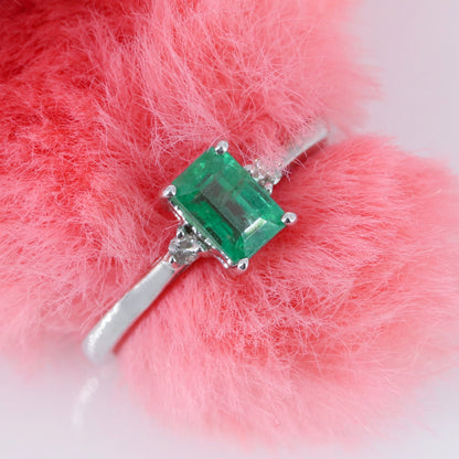 Beautiful 925 Sterling Emerald Ring Silver