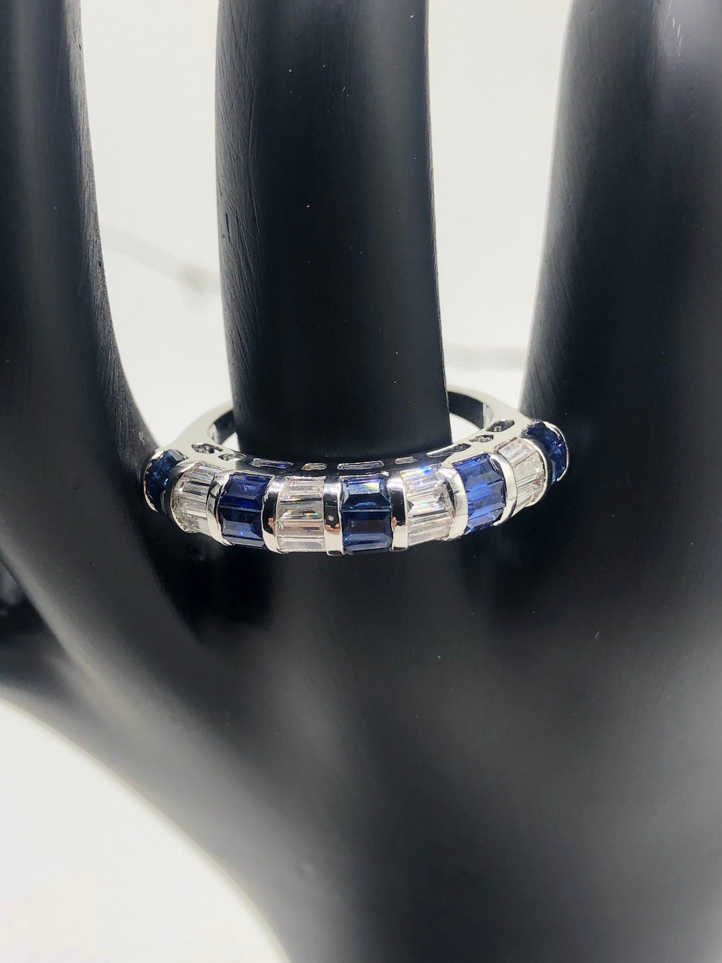 White Beautiful Ring 18K Gold