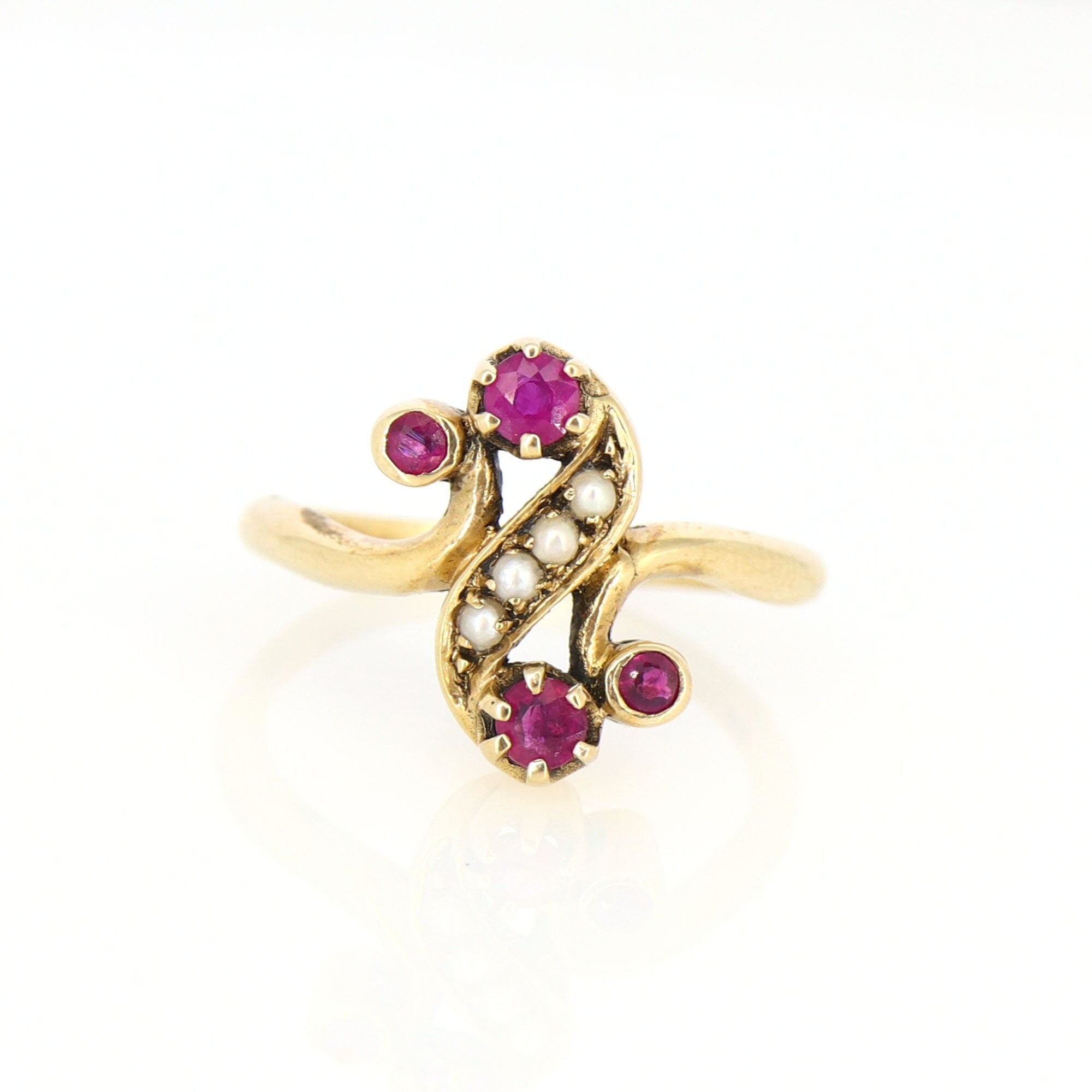 A Lovely Vintage Edwardian Bypass Shank Ring Gold