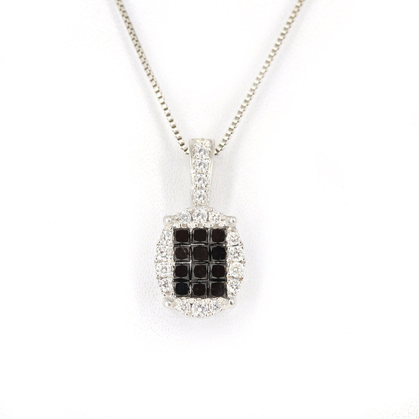 Invisible Princess Cut Black Pendant 18K Gold