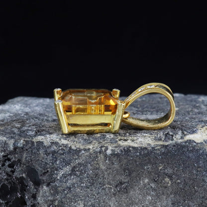 Unique Pendant 18K Gold