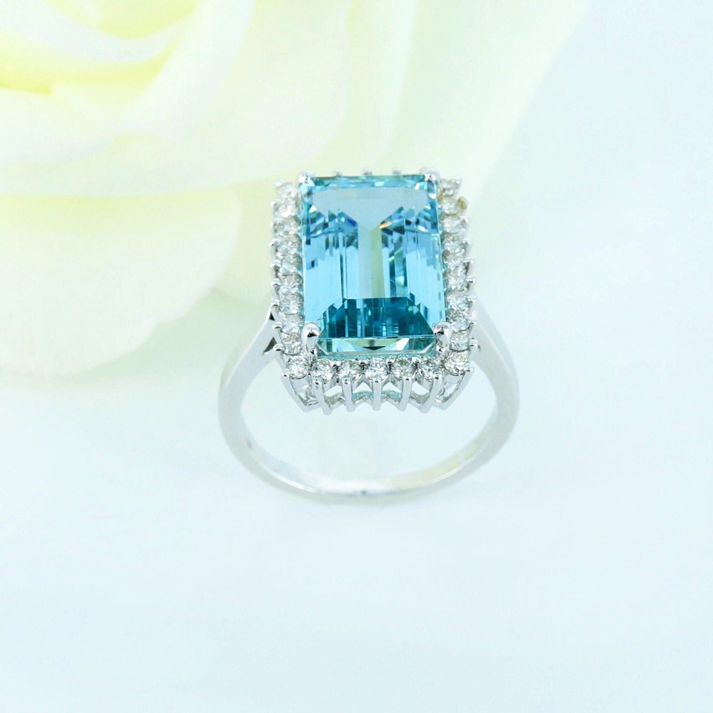 White Ring 14K Gold