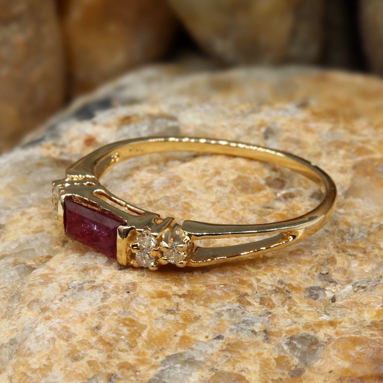 Beautiful Ring 14K Gold