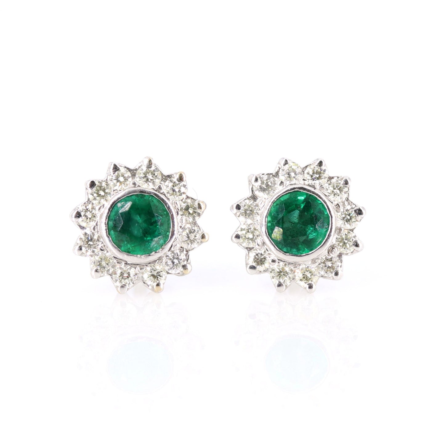 Emerald Jewelry : White Earring 18K Gold