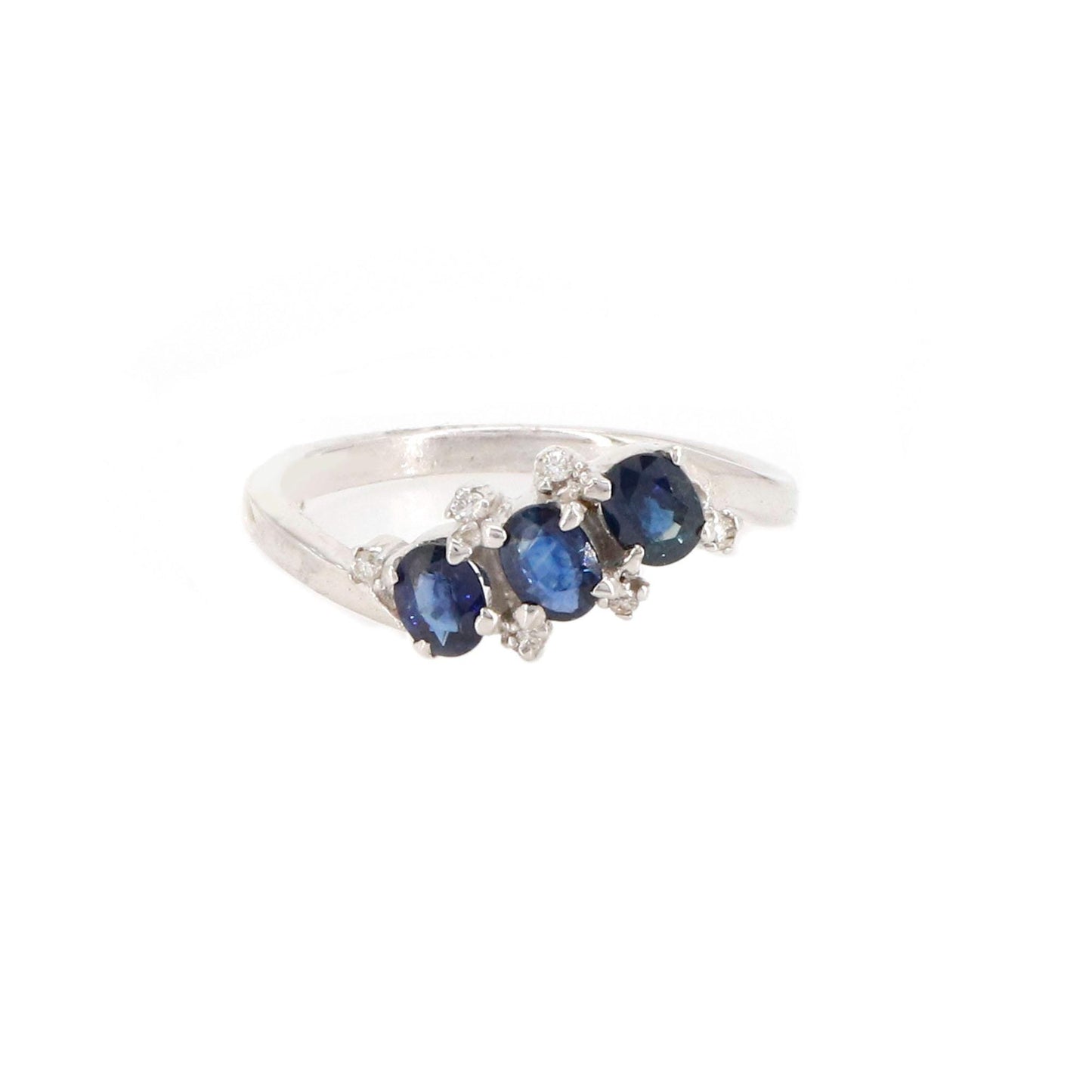 White Beautiful Ring 18K Gold