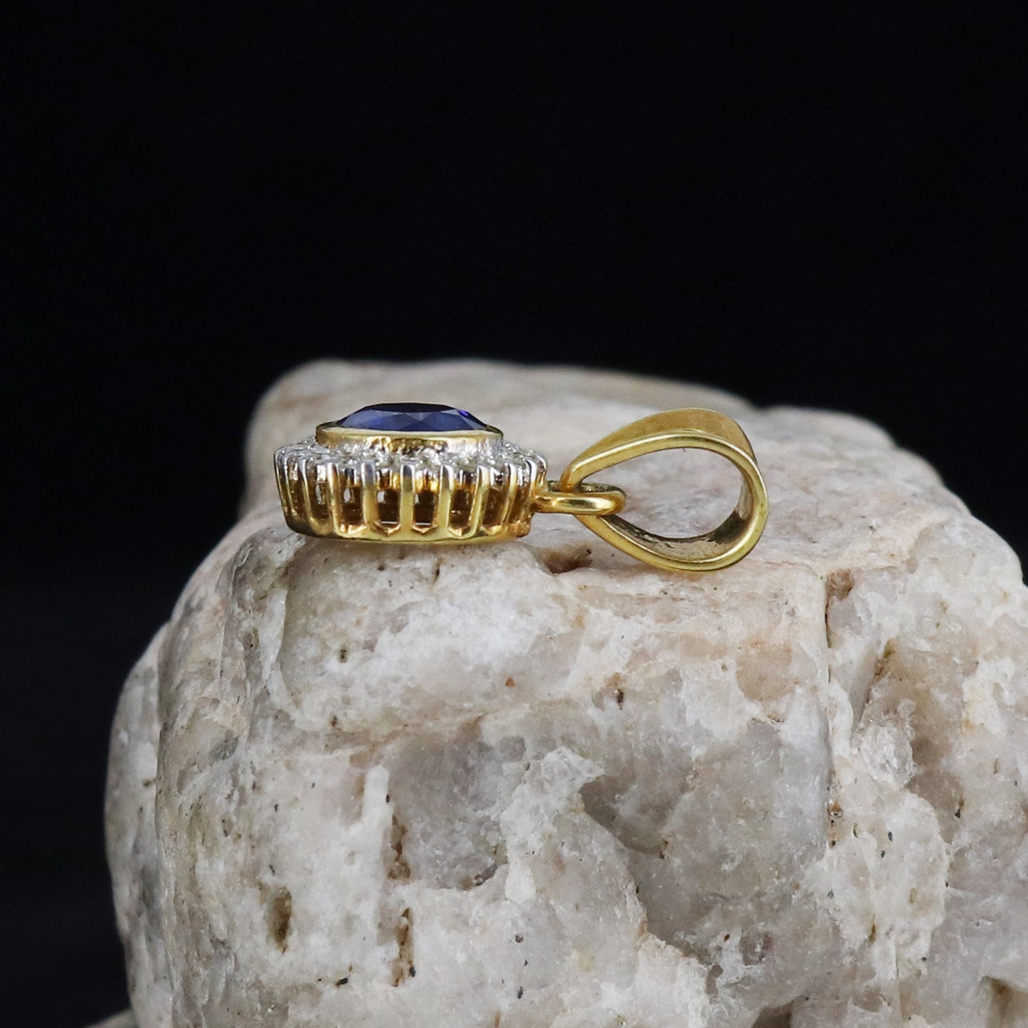 Minimalist Pendant 14K Gold
