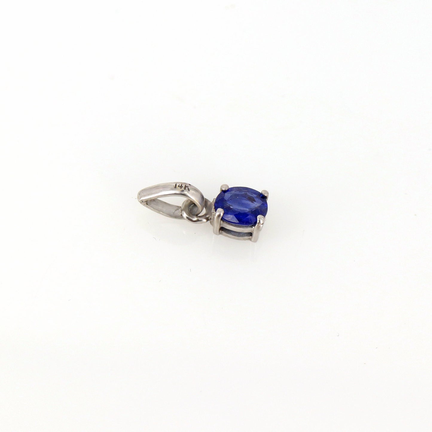 13.5Mm Dainty White Pendant 14K Gold